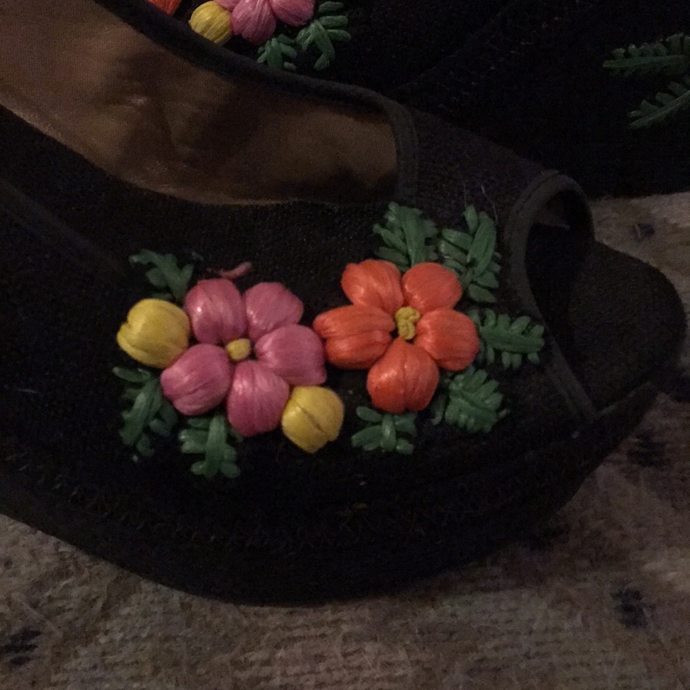 Poetic License London Black Woven Tiki Wedge - Picture 2 of 7